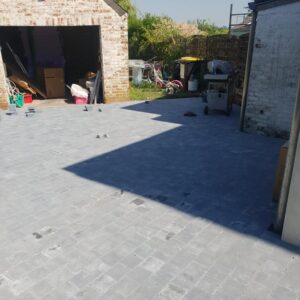 Timson Home est votre expert en réalisation de chantiers en extérieur de qualité supérieure. Nous proposons une gamme complète de services pour répondre à tous vos besoins en matière de travaux en extérieur. Que vous cherchiez à rénover votre façade, à aménager votre jardin ou à réaliser tout autre projet de construction en extérieur, nous avons les compétences et les outils nécessaires pour mener à bien votre projet. Nous sommes également spécialisés dans la réalisation de chantiers en extérieur respectueux de l'environnement, afin de garantir une empreinte carbone minimale et de préserver la qualité de l'air et de l'eau. Contactez-nous dès maintenant pour discuter de vos besoins et obtenir un devis gratuit pour votre projet de chantier en extérieur.