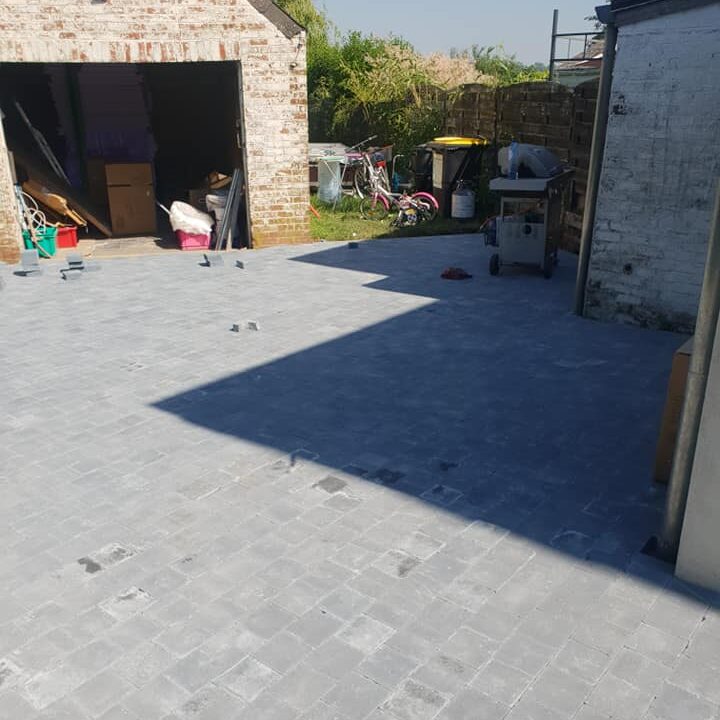 Timson Home est votre expert en réalisation de chantiers en extérieur de qualité supérieure. Nous proposons une gamme complète de services pour répondre à tous vos besoins en matière de travaux en extérieur. Que vous cherchiez à rénover votre façade, à aménager votre jardin ou à réaliser tout autre projet de construction en extérieur, nous avons les compétences et les outils nécessaires pour mener à bien votre projet. Nous sommes également spécialisés dans la réalisation de chantiers en extérieur respectueux de l'environnement, afin de garantir une empreinte carbone minimale et de préserver la qualité de l'air et de l'eau. Contactez-nous dès maintenant pour discuter de vos besoins et obtenir un devis gratuit pour votre projet de chantier en extérieur.
