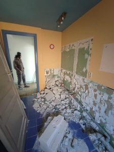 Timson Home est votre expert en rénovation et aménagement de pièces de qualité supérieure. Nous proposons une gamme complète de services pour répondre à tous vos besoins en matière de rénovation de pièces intérieures. Que vous cherchiez à rénover votre cuisine, votre salle de bain, votre salon ou toute autre pièce de votre maison, nous avons les compétences et les outils nécessaires pour mener à bien votre projet. Nous sommes également spécialisés dans l'aménagement de pièces pour personnes à mobilité réduite, afin de garantir un accès facile et sécurisé à ces espaces de vie. Contactez-nous dès maintenant pour discuter de vos besoins et obtenir un devis gratuit pour votre projet de rénovation de pièce.